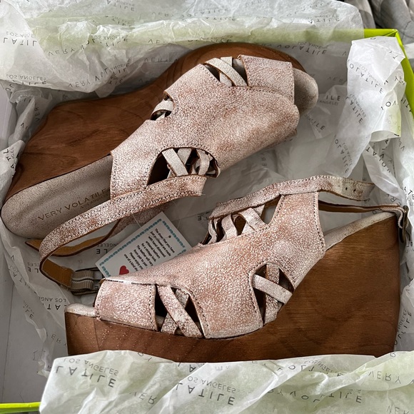 Very Volatile wedge Sandals. Sz 10 - Picture 2 of 7